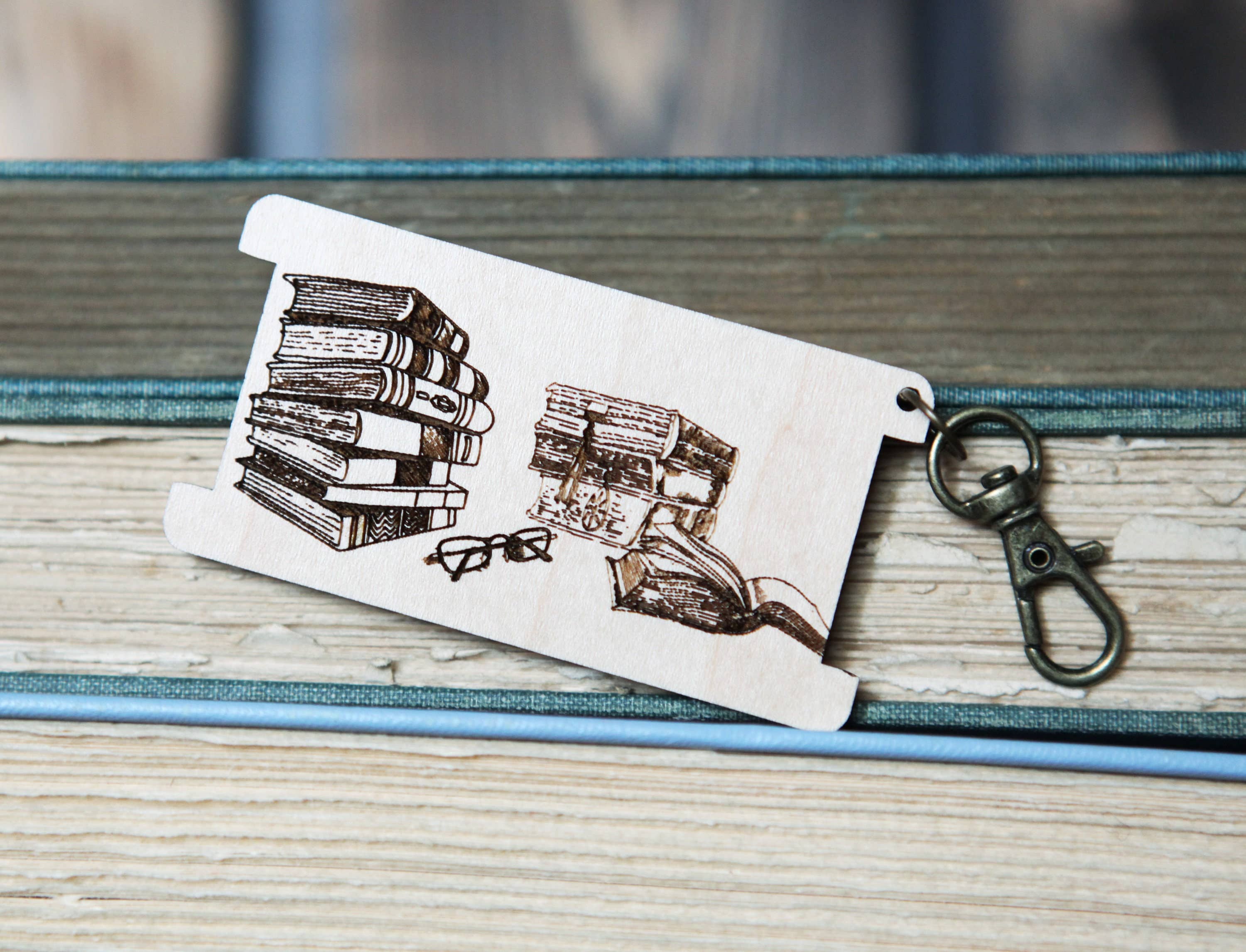 Wrap per inch tool with book design on maple wood and brass latch hook