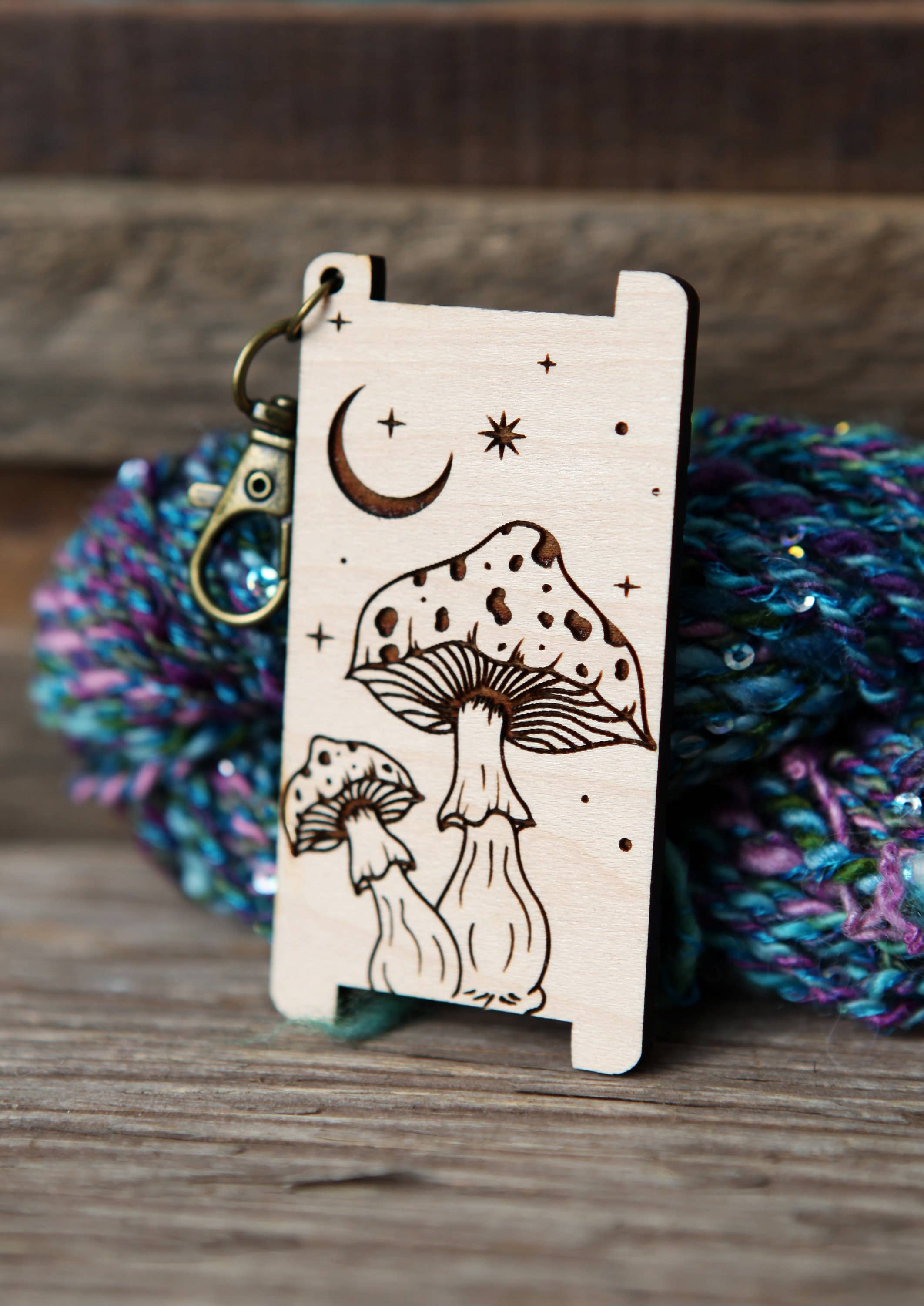 Wrap per inch tool with mushroom design on maple wood and brass latch hook